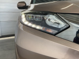 明るくて長寿命のLEDヘッドライト採用