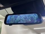 【デジタルインナーミラー】後席の大きな荷物や同乗者で後方が確認しづらい時でも安心!カメラが撮影した車両後方の映像をルームミラー内に表示。クリアな視界で状況の確認が可能です!