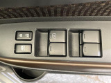 【パワーウインドウ】運転席のスイッチで、各席の窓ガラスの開閉ができます!あると便利ですよね!