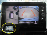 上から見下ろす感覚で駐車する事が出来るアラウンドビューモニター装備。映像はオーディオ画面かルームミラーに映ります。