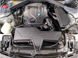 【BMWクリーンディーゼル】市場をリードするディーゼルエンジン。低回転ステージ専用ターボが走り出しから効果的に過給を行いスムーズな発進加速や低燃費を実現。ディーゼルの常識を超えたスポーティな走りを!