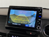 【バックカメラ】リバースにするだけで映ります、後方の安全確認や、狭い駐車場での車庫入れ、雨の日や夜間など視界の悪い時に便利です!安全にバックする為には欠かせない装備です。