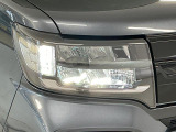 【LEDヘッドライト】現代の主流のライト。明るい光が瞬時に立ち上がり、必要な場所を均一に照らします。寿命も長く省エネで、スタイリッシュなデザインです♪