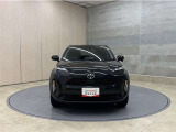 お車購入のポイントとなるフロントマスクです!シャープな目つきが印象的なデザインのヘッドランプです。