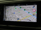 タッチスクリーンを採用。従来のナビゲーションシステムの域を超える、車両を総合的に管理するインフォテイメントシステムです。