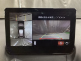 狭い場所での駐車やすれ違いなどでより的確な運転操作に役立つ360&deg;ビューモニターが装備されています。