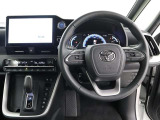 運転席のハンドル・シートは高さ調整が可能です
