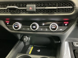 運転席/助手席シートヒーターで寒い日もすぐに温かくなり快適に過ごせます。3段階の温度調整が可能です
