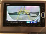 リバースギアに入れるだけで後方の表示へ切り替わります。夜間や雨の日の駐車も楽になりますよ。
