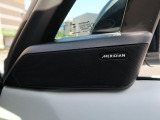 MERIDIANは英国のプレミアムオーディオブランドです。重低音から高音域までしっかりと再現でき、コンサートのような臨場感溢れる音響空間を実現します。どうぞ店頭にてご体感ください。