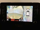 複数のカメラの映像をもとに、クルマを真上から見ているような映像をドライバーに提供し駐車をサポートする機能です。