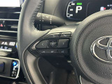 運転中、オーディオの操作をしてて、ハッとしたことはありませんか?ステアリングスイッチは、運転中でもハンドルでオーディオの操作が可能です。安全なドライブをサポートします。