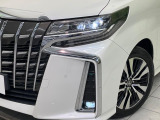 【シーケンシャルターンランプ付きLEDヘッドライト】人気の『流れるウィンカー』付きのLEDヘッドライトを装備♪高級感はもちろん、点灯時は存在感たっぷりで他車からも認識されやすく安心です。