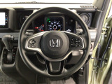 運転にかかわる様々な操作を安全に行えるように視点移動が少なく操作性に配慮されたスイッチ類が凝縮されたコクピットです。