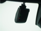 ◆ドライブレコーダー◆映像・音声などを記録する自動車用の装置です。 もしもの事故の際の記録はもちろん、旅行の際の思い出としてドライブの映像を楽しむことができます。