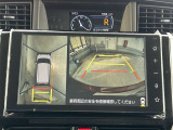 車を上からの見下ろした視点で駐車をサポートするパノラミックビューを搭載。運転席から確認しにくい車両周囲の状況を確認できます。
