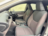 トヨタ中古車「まるごとクリーニング」施工済。外装はもちろん内装はシートを外して見えない所まで徹底洗浄しています。
