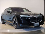 【BMWの伝統-2】時代を超える美しさ。磨き抜かれたエアロダイナミクスが瞳を奪う。一目で伝わるスポーティーなプロポーションは、BMWの走行性能を生み出すのに欠かせない要因の一つです。