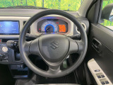 インテリアに合わせたデザインのステアリングは、運転される方のことも考え、運転しやすい形状、大きさです。是非一度、実際に触ってお確かめください。