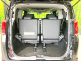 【パワーバックドア】スマートキーや運転席のボタンを押すだけでリアゲートが自動で開閉します!荷物を持っている時や、高い位置にあるバックドアを閉める際に便利な機能です♪