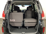 軽い力でサッと倒せるシートアレンジ。急に荷物が増えても、その場でサクッとスペースを広げられます。毎日の『困った』を『助かった』に変える工夫が満載です。