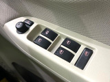 【電動格納ミラー】サイドミラーは電動格納式となっており、狭い駐車場でもキズがつくリスクを抑えられます。