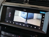 【Incontrol touch pro】10.2インチの大画面の純正ナビゲーションを搭載しています。視認性も良く直感的な操作性を備えています。