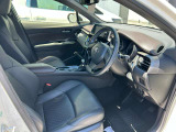 厚みのあるシートは座り心地も良く運転席も助手席もリラックスしてゆったりと座れます!