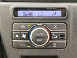 オートエアコンは温度を設定するだけで、自動で風量などを設定してくれます。運転しながら操作も必要ないので、安全性も向上します。