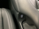 運転席ドアにもUSBポート搭載です。