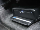 車内でCD DVDのメディアが楽しめます。