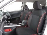 長時間の運転も疲れにくいフロントシート!体をしっかり支えてくれて運転がしやすい形状です!!