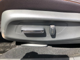 【電動シート】シートの位置や角度を 電動で細かく調整可能です!