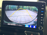 【バックカメラ】駐車時に後方がリアルタイム映像で確認できます。大型商業施設や立体駐車場での駐車時や、夜間のバック時に大活躍!運転スキルに関わらず、今や必須となった装備のひとつです!