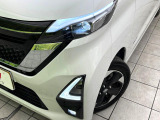【LEDヘッドライト】悪天候や夜間走行時も良好な視界を確保し安心して運転できる高輝度LEDヘッドライトを装備!点灯速度が早く、消費電力も抑えられています。
