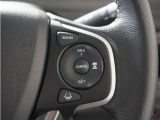 ◆アダプティブクルーズコントロール◆予め設定した車速内でクルマが自動的に加減速。前走車との適切な車間距離を維持しながら追従走行します。【LKAS】車線維持支援システムでステアリング操作を支援。
