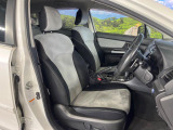 運転席まわりには十分なスペースがあり、大柄な方でもゆったり運転していただける環境です。