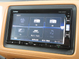 純正メモリーナビ(VXM-195VFi)を装着しております。AM、FM、CD、DVD再生、Bluetooth、音楽録音再生、フルセグTVがご使用いただけます。初めて訪れた場所でも安心ですね!