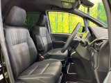 運転席シート廻りは使用感も少なく、良好な状態となっています。前オーナー様が丁寧に使っていたことがよくわかりますね。