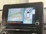 【バックガイドモニター】 車庫入れなど後進運転時に死角をモニターで確認ができて安全です♪ ステアリング操作の参考になるガイド線も表示しますので車庫入れがニガテな方も安心ですネ!