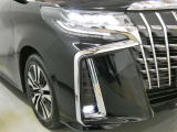 LEDヘッドライトです。デザイン性がよくとても明るいので、夜間の走行や悪天候でも安心です。しかも長寿命!