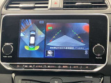 【アラウンドビューモニター】車を上から見下ろしているかのような映像で周囲の状況がひと目で確認、狭い駐車場に駐車するときも安心です♪