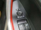 電動格納ミラー! スイッチひとつでミラーを畳めます。