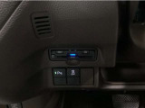 ETCが付いていれば高速道路の料金所も楽々通過!これで小銭を用意しなければいけない煩わしさも軽減されますね♪