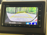 【バックカメラ】駐車時に後方がリアルタイム映像で確認できます。大型商業施設や立体駐車場での駐車時や、夜間のバック時に大活躍!運転スキルに関わらず、今や必須となった装備のひとつです!