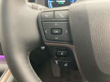 運転中、オーディオの操作をしてて、ハッとしたことはありませんか?ステアリングスイッチは、運転中でもハンドルでオーディオの操作が可能です。安全なドライブをサポートします。