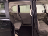スライドドアにより、子ども連れでも安心して乗り降り可能。荷物の積み下ろしもスムーズで便利に使えます。