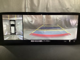 狭い場所での駐車やすれ違いなどでより的確な運転操作に役立つ360&deg;ビューモニターが装備されています。