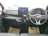 操作しやすい運転席廻り!操作パネルも使いやすい!!ドライブが楽しくなります!
