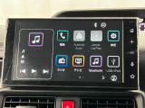 【9インチスマホ連携ディスプレイオーディオ】 対応しているスマホアプリを大画面で使えます!フルセグテレビやラジオの視聴、Bluetooth接続による音楽鑑賞、ハンズフリー通話なども利用可能です。
